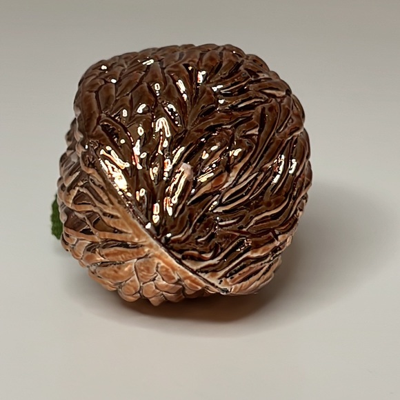🎄Gold / Brass Walnut Shaped Ornament 🎄 - Picture 6 of 8